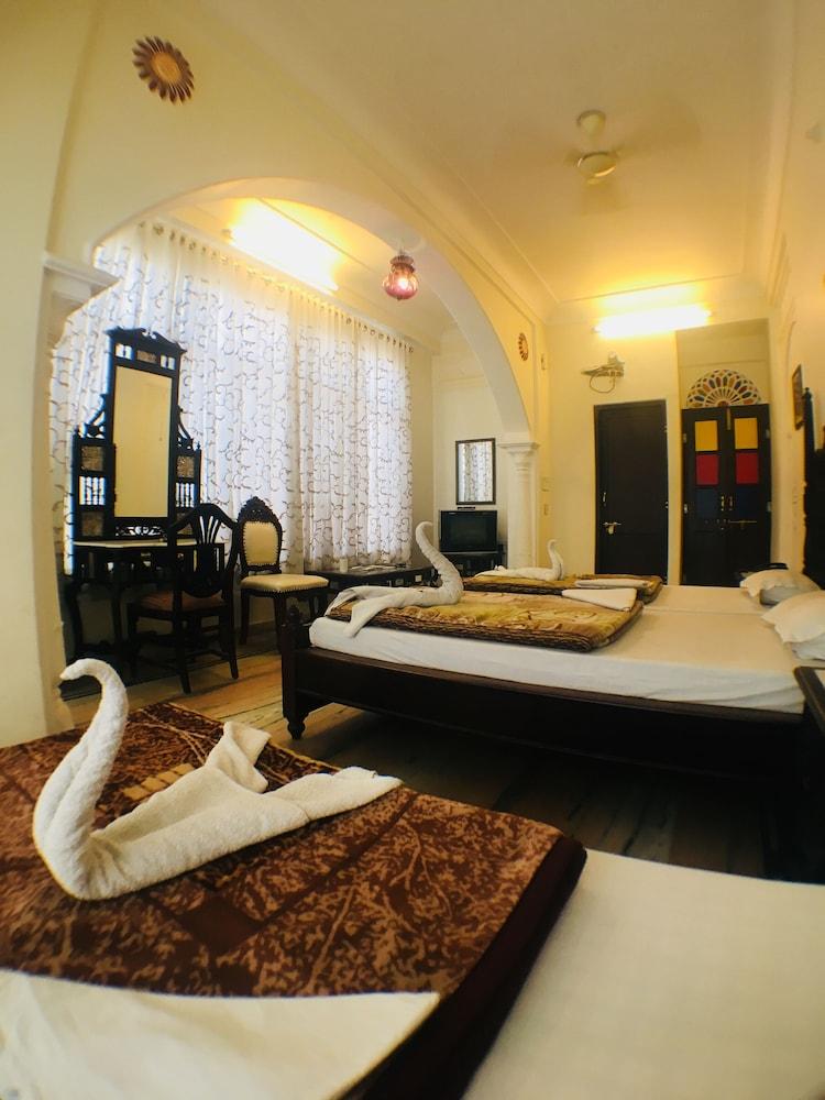 Krishna Palace - A Heritage Hotel Джайпур Екстер'єр фото